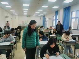 四川省攀枝花卫生学校校领导巡查考场